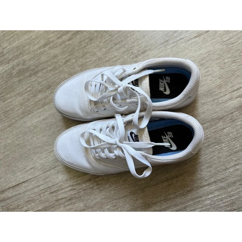 White Nike SB Chron 2 Sneakers size 4.5